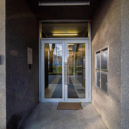 卡尔里罗密欧家庭公寓酒店 塔林