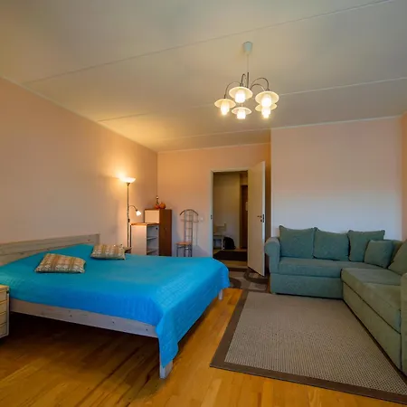 卡尔里罗密欧家庭公寓酒店 塔林